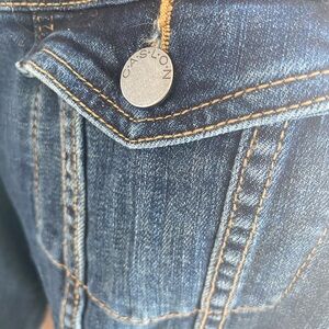 Caslon brand jean jacket, size L. Perfect to wear over sweaters for Fall!